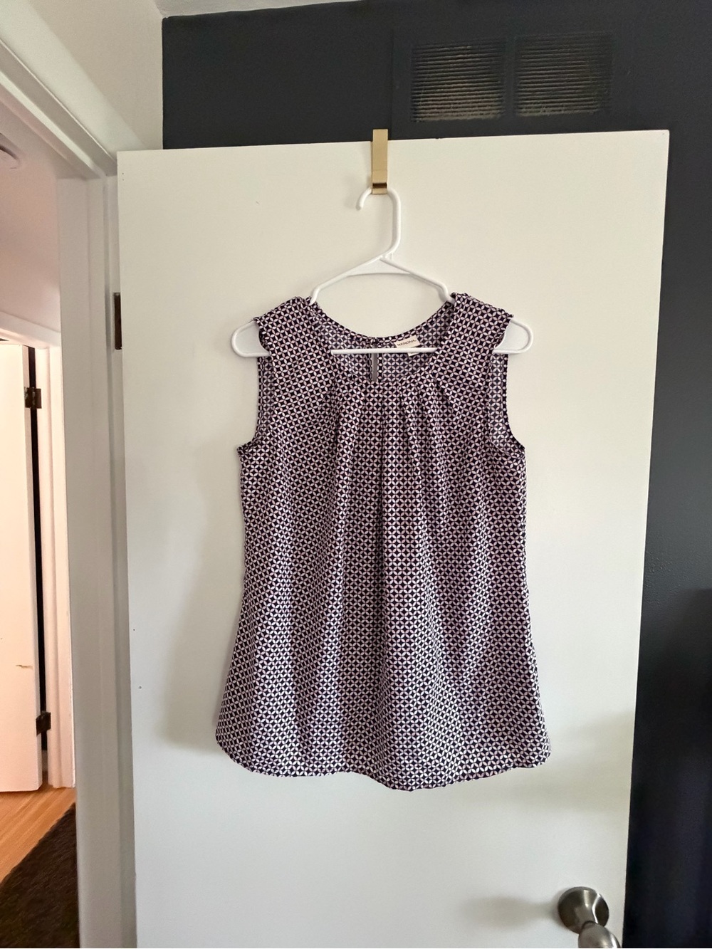 Merona Navy and White Sleeveless Geometric Blouse